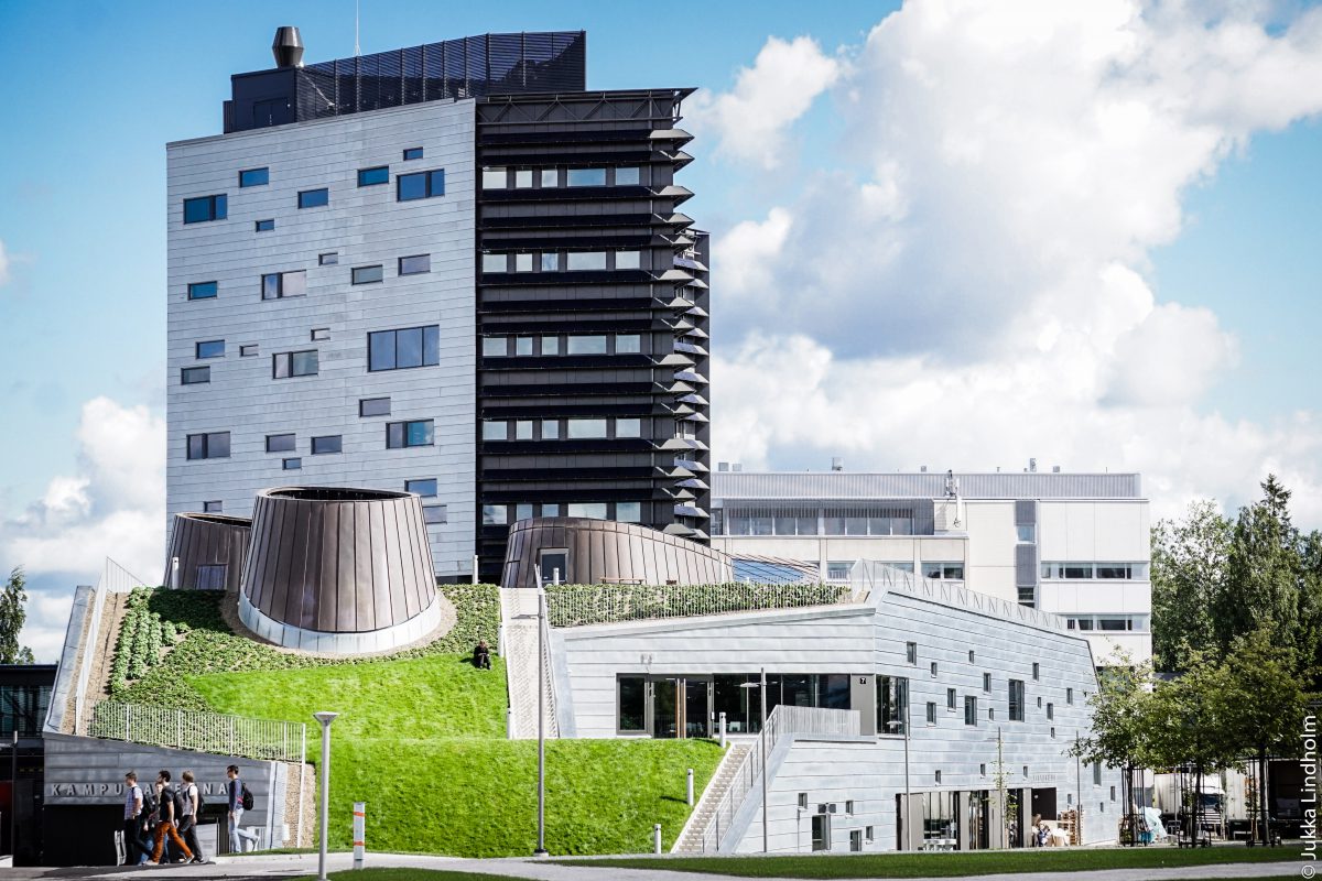 芬兰的第一个多用户大学建筑，将公司、学生和研究人员聚集在一起
